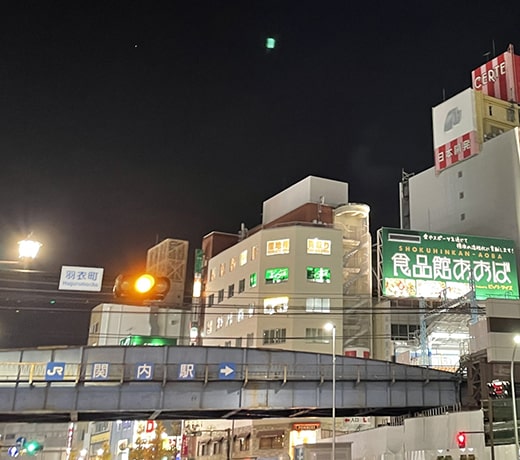 【都度払い】横浜・関内のヒゲ・男性脱毛ならメンズ脱毛フィーゴ横浜関内店 フィーゴ横浜関内店 店舗の特徴 遅い時間でも通える 夜9時まで営業 関内夜のイメージ写真